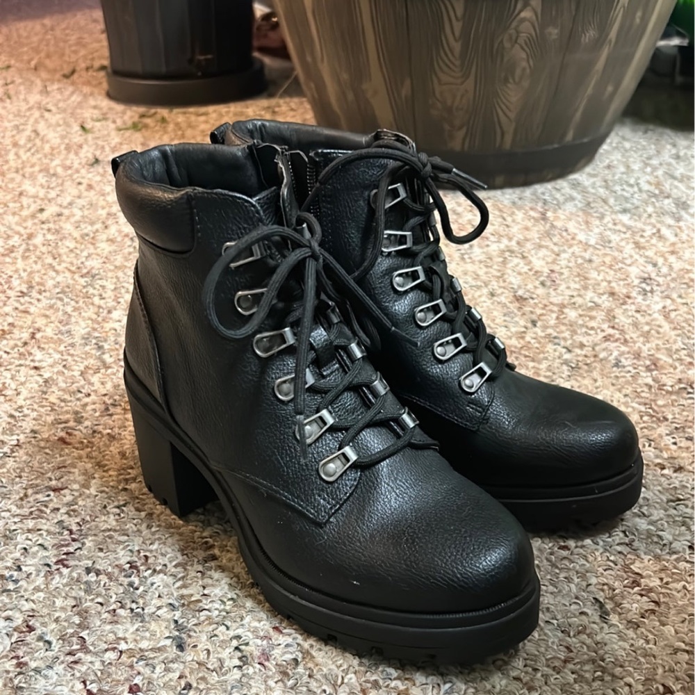 No Boundaries Women’s size 8 Chunky Heel Ankle Booties Black